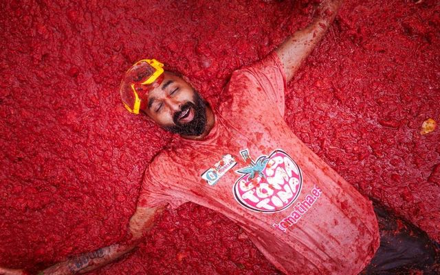 Spagna, a Buñol la tradizionale battaglia della Tomatina