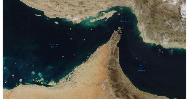 Peste 50 de nave franceze blocate în strâmtoarea Ormuz