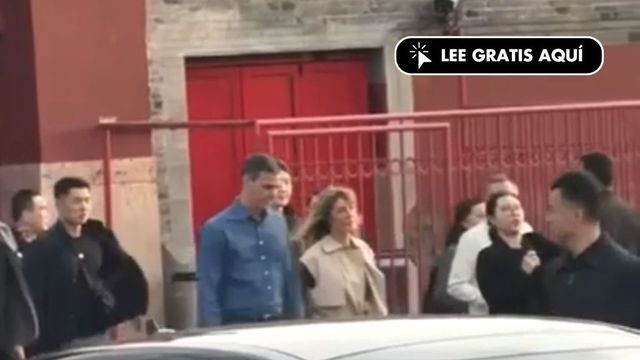Pedro Sánchez y Begoña Gómez pasean juntos por las calles más turísticas de Pekín