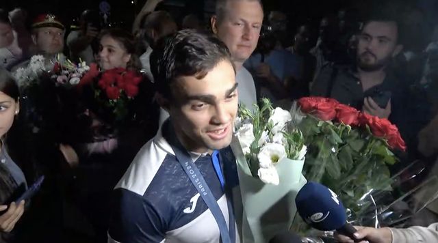 Fanfară la aeroportul din Chișinău. Medaliații olimpici, Denis și Adil, revin acasă