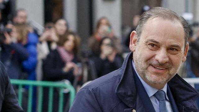 Ábalos denuncia a la Guardia Civil ante la Fiscalía por interceptar su correspondencia siendo aforado