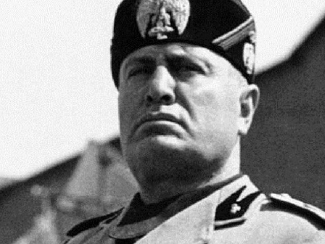 Dopo 101 anni, Salò ha revocato la cittadinanza onoraria a Benito Mussolini