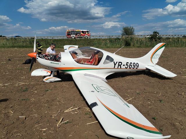 Avion de mici dimensiuni, aterizat forțat în Miroslava, județul Iași