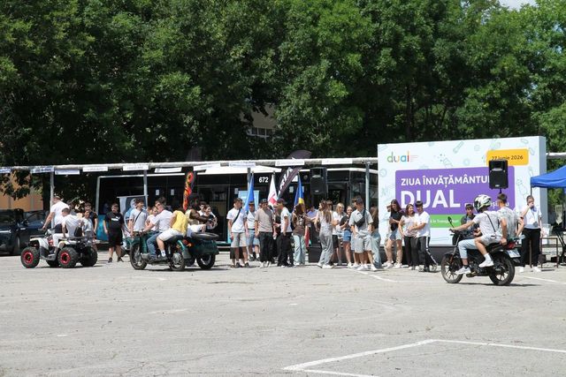 Sute de tineri au participat la Ziua Învățământului Dual