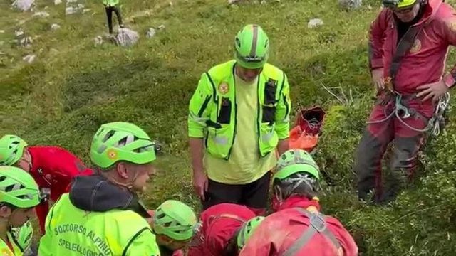Cuneo, speleologo incastrato in una grotta a -120 metri