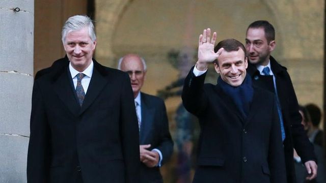 Los Macron presentarán pruebas científicas para demostrar que Brigitte es mujer