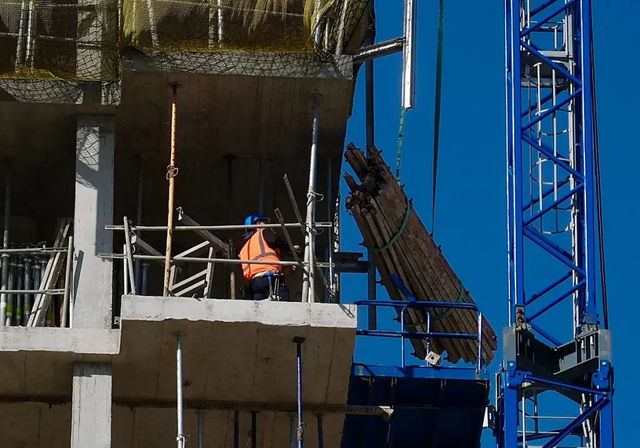La construcción se prepara para la regularización y formará a los inmigrantes para paliar el déficit de trabajadores