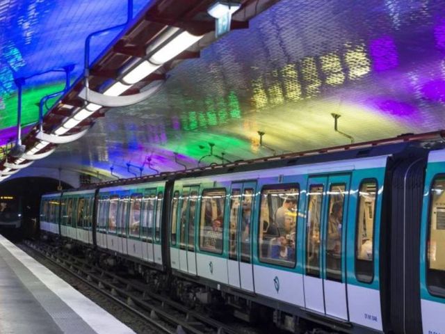 Ferite tre donne accoltellate nella metro di Parigi, aggressore in fuga
