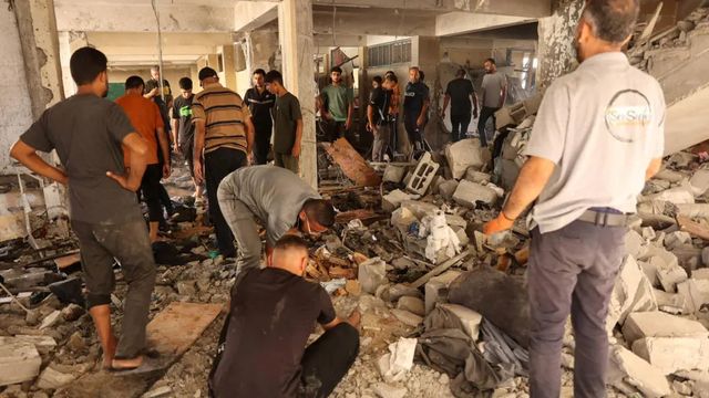 Un bombardeo israelí sobre una escuela en Gaza causa al menos 19 muertos y decenas de heridos