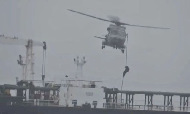 Marina franceză a interceptat în Atlantic un petrolier aparținând flotei-fantomă ruse supuse sancțiunilor, a declarat Macron