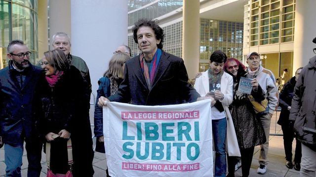 Suicidio assistito, archiviato Marco Cappato per i due casi di malati accompagnati in Svizzera