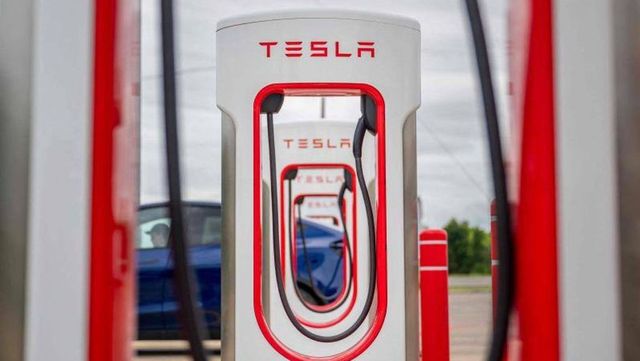 Tesla se dispara un 12% en Wall Street tras anunciar que lanzará coches más baratos