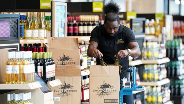 USA zakážou dovoz některých kanadských mléčných výrobků a alkoholu