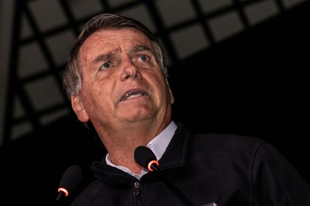 Fostul președinte brazilian Jair Bolsonaro, plasat în arest la domiciliu după ce a comunicat pe rețelele sociale