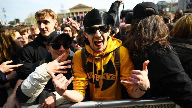 Elkezdődött a Rendszerbontó Nagykoncert a Hősök terén