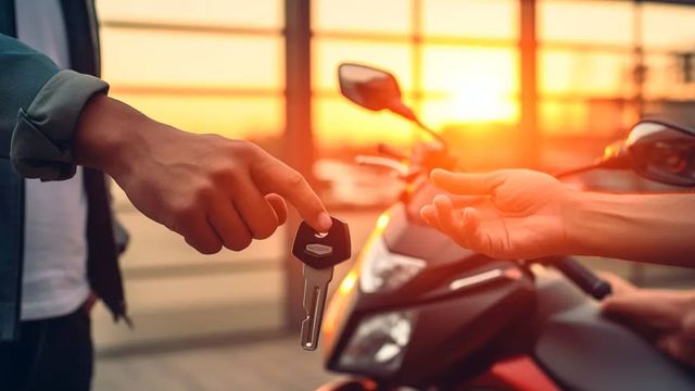 Reserva, titularidad y seguro: Gastos a tener en cuenta cuando compras una moto de segunda mano