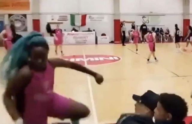 Basket Under 19, insulti razzisti a cestista: reagisce e viene espulsa