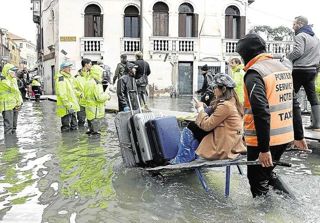 ¿Sacrificar la laguna de Venecia o rodear la ciudad con muros de 6 metros?