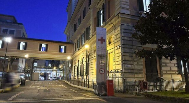 Testimone di Geova rifiuta la trasfusione, ma il chirurgo la opera e le salva la vita: ora rischia la denuncia