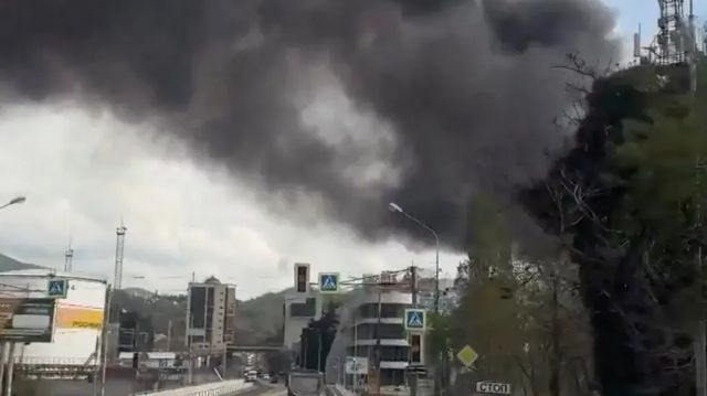 Rafinerie v ruském Tuapse po ukrajinském úderu opět hoří