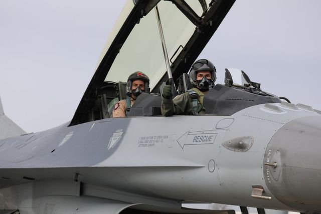 Piloții români au început pregătirea la Centrul European de Instruire F-16 de la Fetești