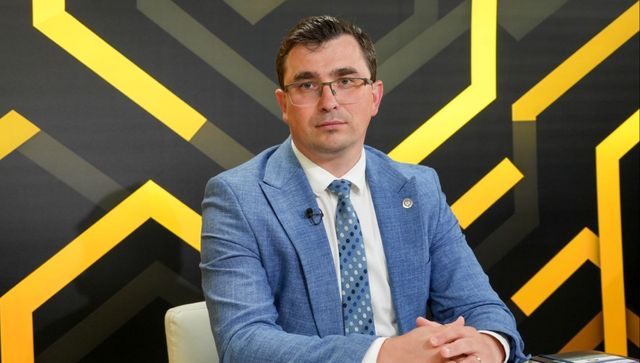 Marja comercială la carburanți crește cu 48 de bani pe litru din august