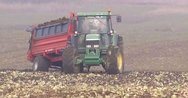 Motorină la jumătate de preț pentru fermieri. Ministrul Agriculturii propune un sistem de tichete
