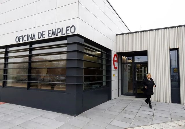 La reforma del subsidio para mayores de 52 tensiona las cuentas del Estado con un gasto extra de 18.000 millones