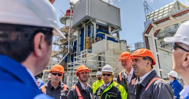 Bogdan Ivan anunță că rafinăria Petromidia, care acoperă 27% din consumul intern de motorină și benzină, și-a reluat activitatea