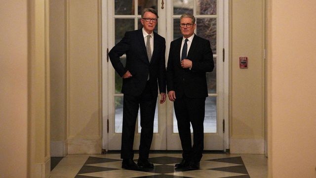 Uk, scandalo Epstein-Mandelson: il caso travolge il governo Starmer