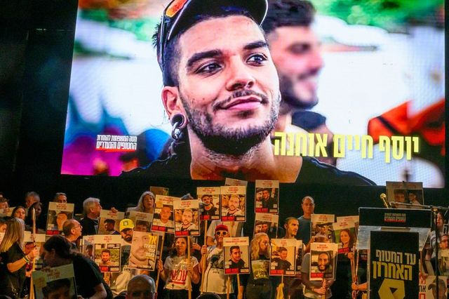 Primii șapte dintre cei 20 de ostatici eliberați din Gaza, predați armatei israeliene