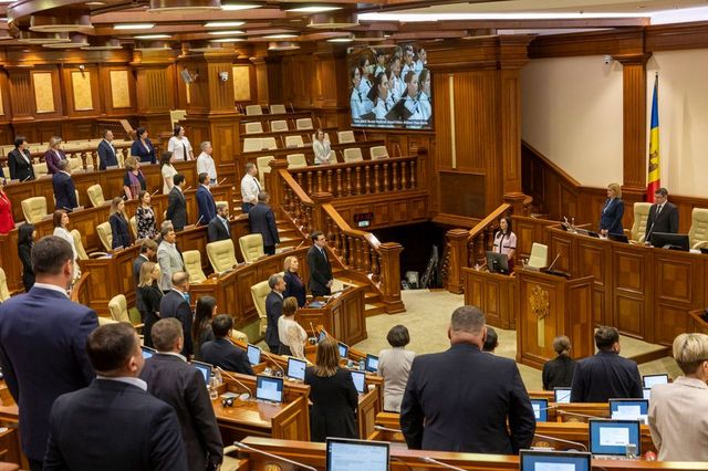 Deputații se întrunesc pe 3 septembrie în prima ședință plenară din această sesiune