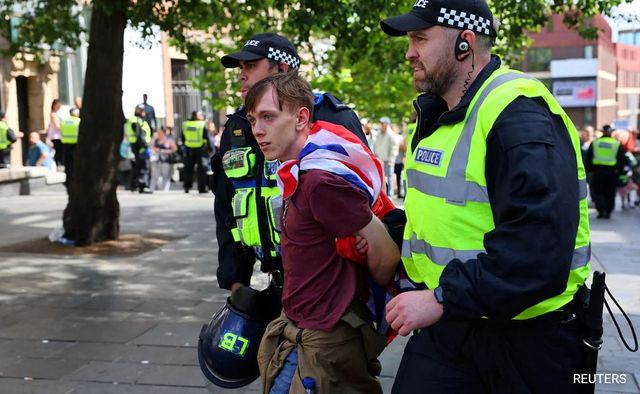 Over 1,000 arrested in UK over violent rioting, targeted attacks against Muslims