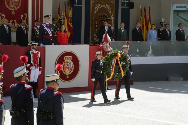 Aplausos a los Reyes en Tenerife en el Día de las Fuerzas Armadas