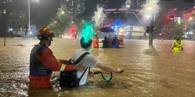 În Hong Kong, a căzut cea mai abundentă ploaie din ultimii 140 de ani