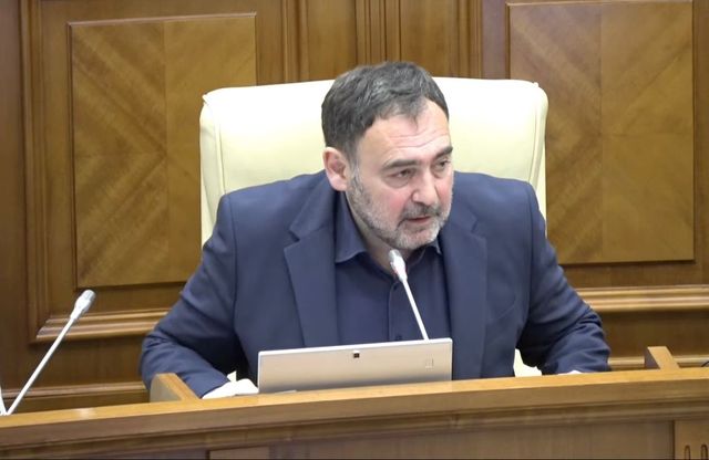 Mark Tkaciuk, care s-a retras din fracțiunea Alternativa din Parlament, anunță că devine deputat neafiliat