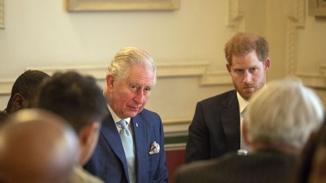 Carlos III se reúne con el príncipe Harry tras 18 meses sin verse