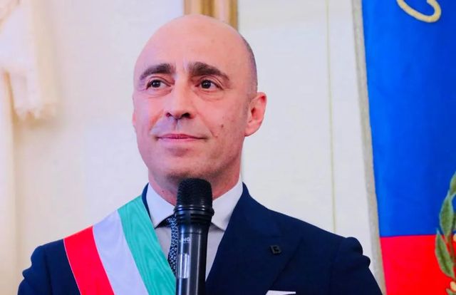 Ex Ilva, contestato da associazioni ambientaliste il sindaco di Taranto si dimette