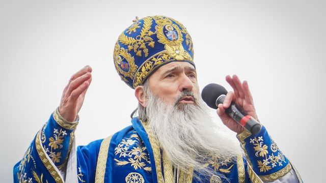 Fumezi si te rogi? Mare pacat, sustine Episcopul Tomisului: ,,Rugaciunile fumatorilor nu prea se iau in considerare