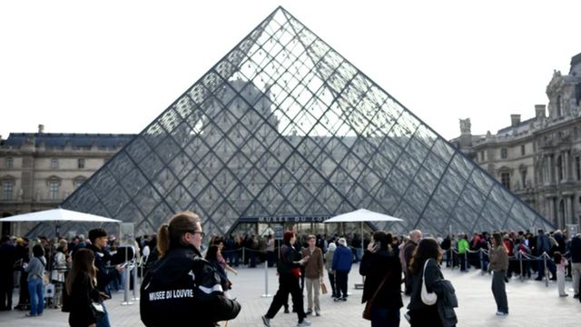 Suspecții arestați în cazul jafului de la Luvru au recunoscut…