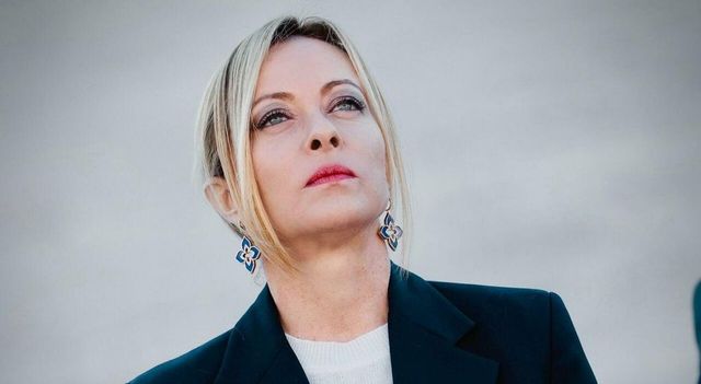 Calano i redditi di Meloni: 180mila euro nel 2024, dopo il boom dei libri