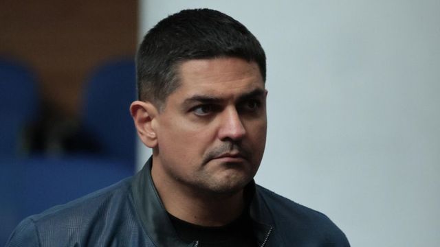 Прави се национализация, каза Радостин Василев за законопроекта за „Лукойл“ - България