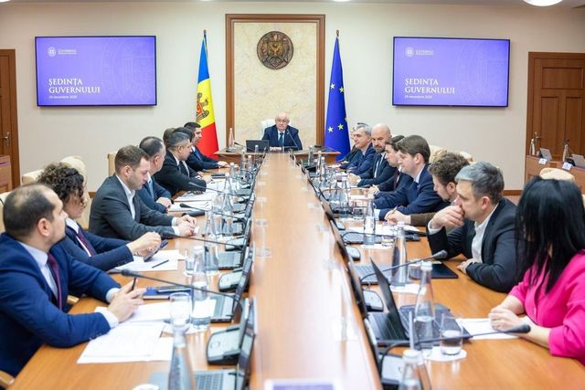 Guvernul a prelungit până la 31 decembrie 2026 moratoriu asupra funcțiilor vacante din sectorul bugetar