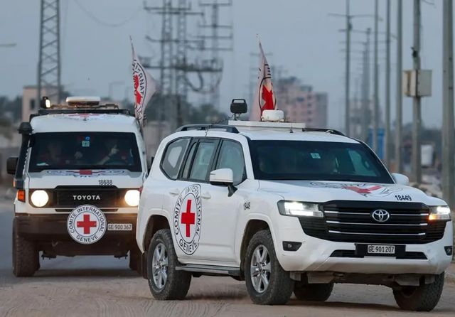 Hamás reanuda la entrega de cuerpos de rehenes tras los bombardeos de Israel