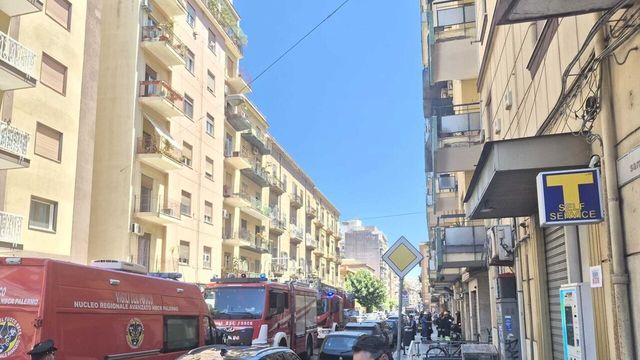 Ucciso a coltellate a Palermo, una persona è barricata in casa
