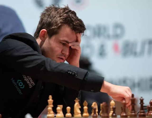 Magnus Carlsen va renunța la titlul de campion mondial la șah