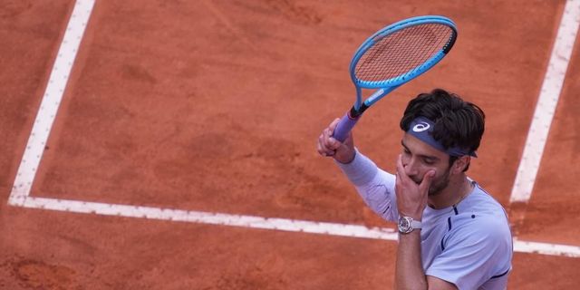 Non c’è pace per Musetti, salta anche il Roland Garros