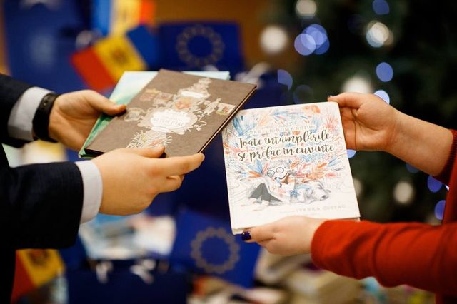 Guvernul lansează a patra ediție a campaniei „Biblioteca de sub brad”