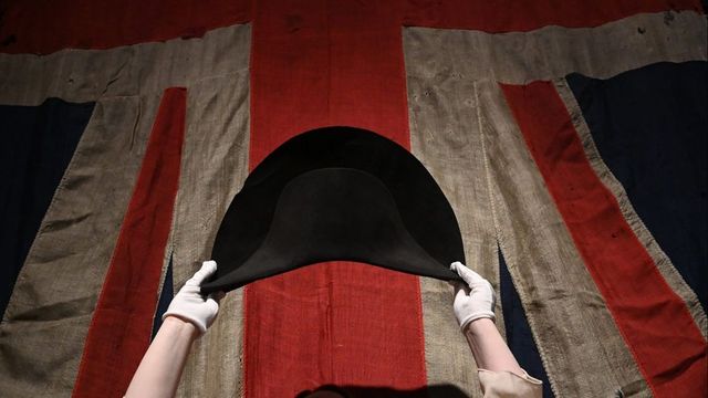 Rekordösszegért, 728,6 millió forintért kelt el Napóleon kalapja