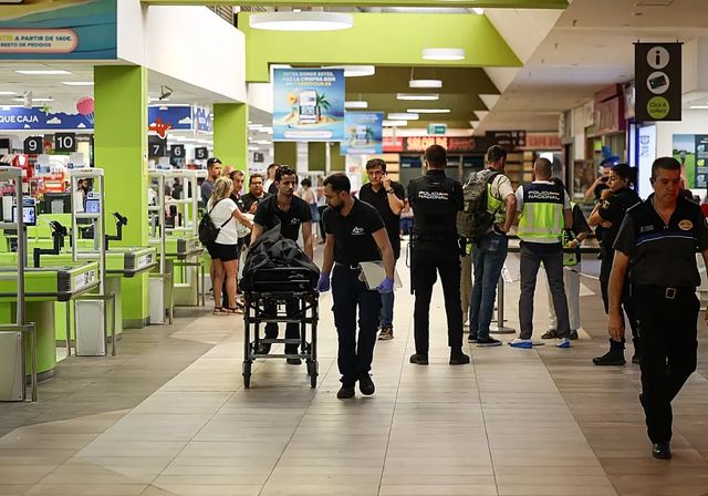 El presunto asesino de Gloria en el Carrefour Infante de Murcia llamó a la Policía mientras huía hacia Granada